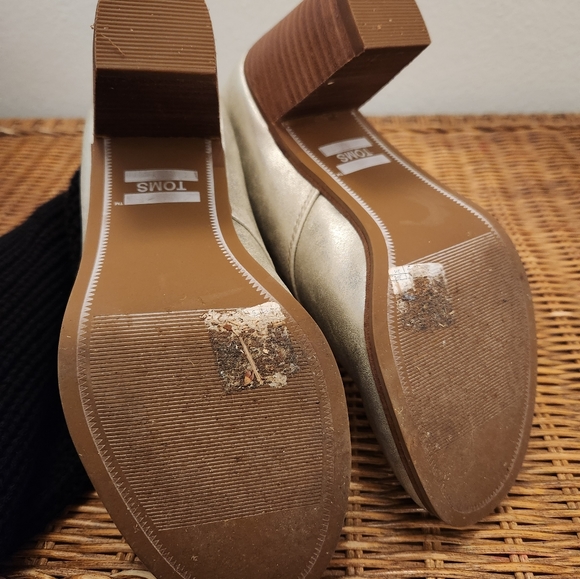 Toms Metallic Gold Lace Up Bootie - Picture 3 of 4